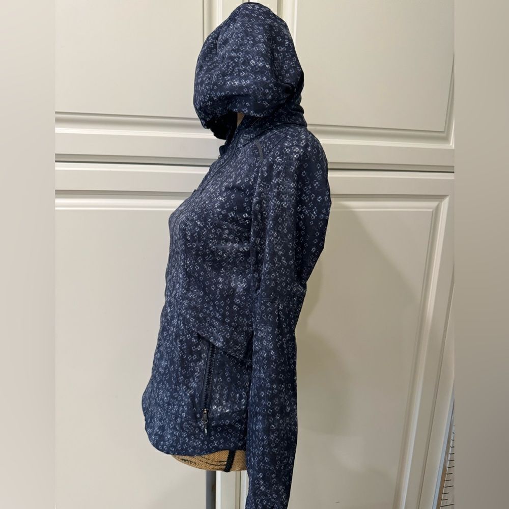 Lululemon jacket  - Picture 6 of 8